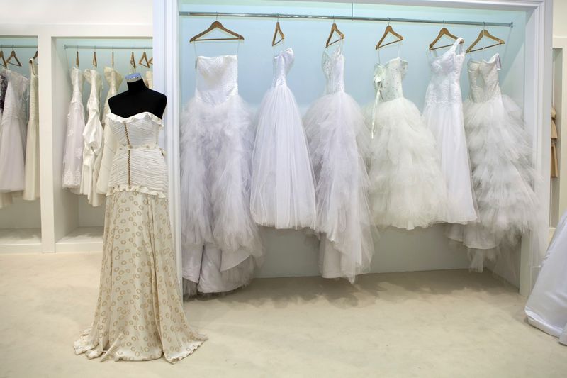 9 اشتباهی که هنگام خرید لباس عروس مرتکب می‌شوید 